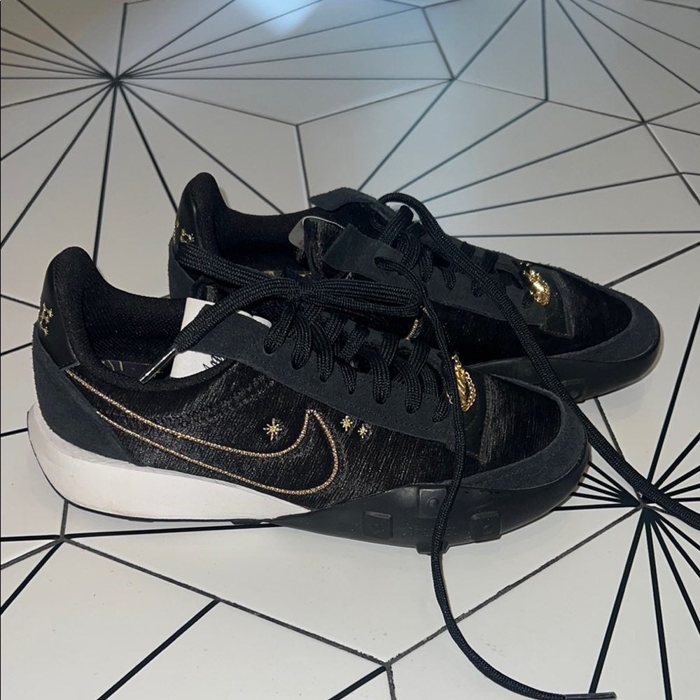 Nike Women's Black and Gold Sneakers